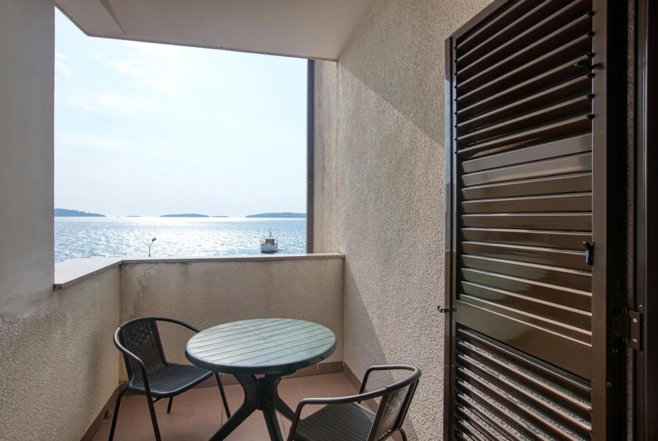 Apartments By The Sea Brodarica, Sibenik - 13615 Bagian luar foto