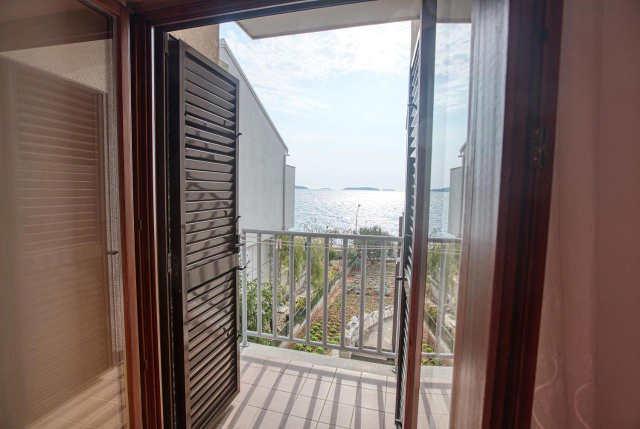 Apartments By The Sea Brodarica, Sibenik - 13615 Bagian luar foto