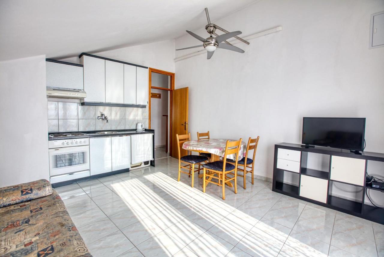 Apartments By The Sea Brodarica, Sibenik - 13615 Bagian luar foto